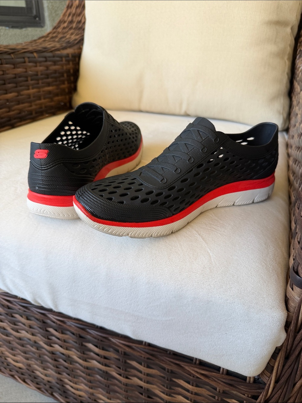 Skechers Foamies- Black/Red